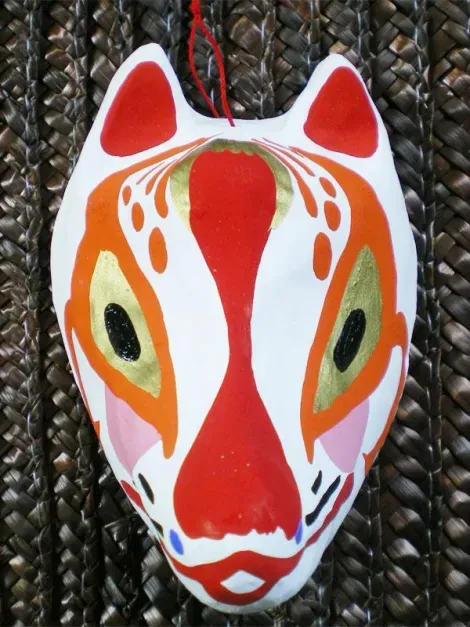 Masque de Kitsune (renard) en papier maché de Miyajima